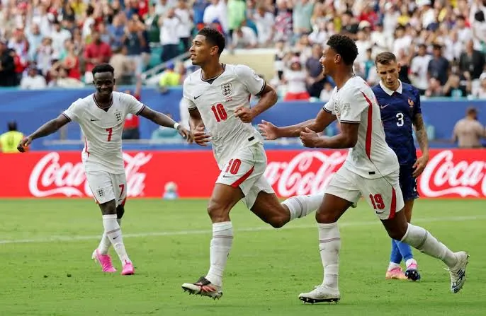 Spain and Argentina battle for midfield control in the 2026 World Cup final